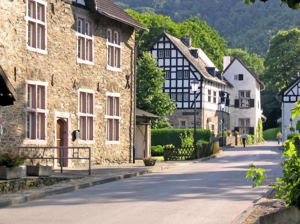 Waldhotel Im Wiesengrund Hürtgenwald Exterior foto